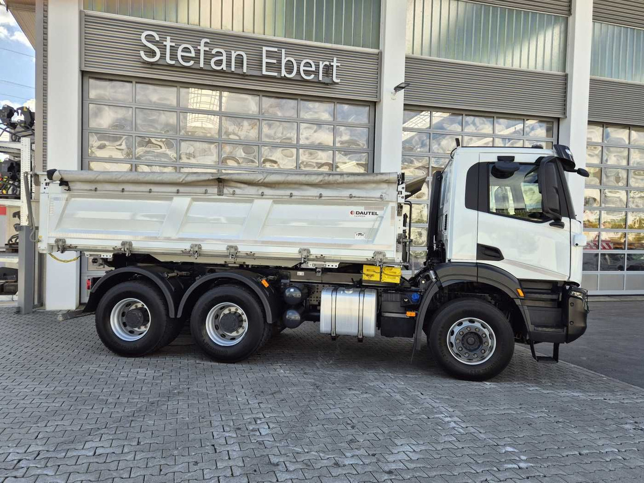 Iveco X-Way AD300X48Z HR 6x4 Intarder Bordmatic Kamera - Kiper: slika Iveco X-Way AD300X48Z HR 6x4 Intarder Bordmatic Kamera - Kiper Iveco X-Way AD300X48Z HR 6x4 Intarder Bordmatic Kamera - Kiper: slika Iveco X-Way AD300X48Z HR 6x4 Intarder Bordmatic Kamera - Kiper