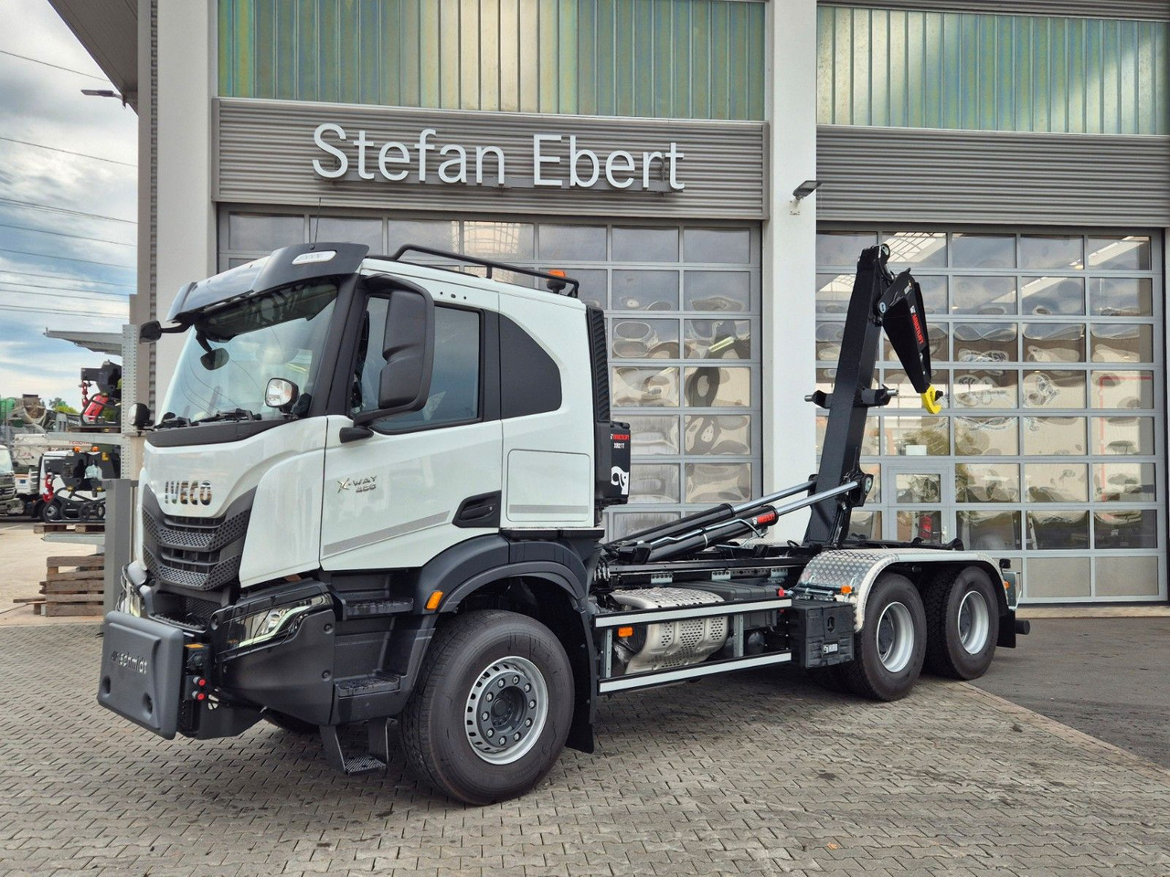 Iveco X-Way AT300X48Z/P HR OFF 6x4 Hiab Winterdienst - Kamion s kukastom dizalicom: slika Iveco X-Way AT300X48Z/P HR OFF 6x4 Hiab Winterdienst - Kamion s kukastom dizalicom Iveco X-Way AT300X48Z/P HR OFF 6x4 Hiab Winterdienst - Kamion s kukastom dizalicom: slika Iveco X-Way AT300X48Z/P HR OFF 6x4 Hiab Winterdienst - Kamion s kukastom dizalicom