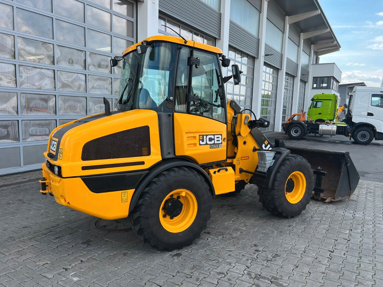 JCB 407 SV / nur 268h! / Klappschaufel & Gabel - Utovarivač na kotačima: slika JCB 407 SV / nur 268h! / Klappschaufel & Gabel - Utovarivač na kotačima JCB 407 SV / nur 268h! / Klappschaufel & Gabel - Utovarivač na kotačima: slika JCB 407 SV / nur 268h! / Klappschaufel & Gabel - Utovarivač na kotačima