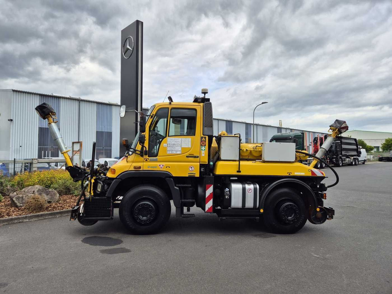Unimog U400 4x4 Zweiwege ZAGRO 800t/52 Achsen Funk - Kamion: slika Unimog U400 4x4 Zweiwege ZAGRO 800t/52 Achsen Funk - Kamion Unimog U400 4x4 Zweiwege ZAGRO 800t/52 Achsen Funk - Kamion: slika Unimog U400 4x4 Zweiwege ZAGRO 800t/52 Achsen Funk - Kamion