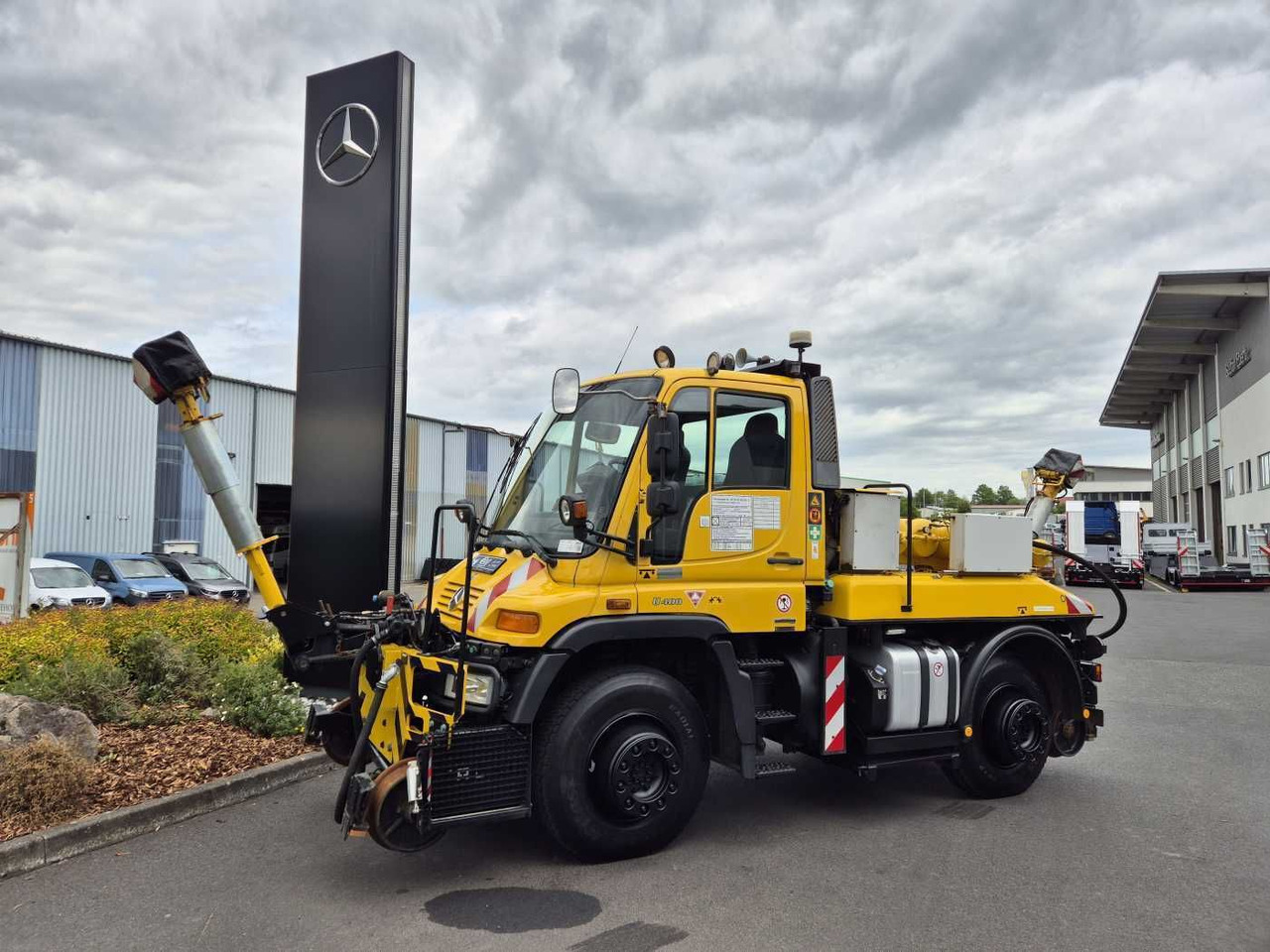 Unimog U400 4x4 Zweiwege ZAGRO 800t/52 Achsen Funk - Kamion: slika Unimog U400 4x4 Zweiwege ZAGRO 800t/52 Achsen Funk - Kamion Unimog U400 4x4 Zweiwege ZAGRO 800t/52 Achsen Funk - Kamion: slika Unimog U400 4x4 Zweiwege ZAGRO 800t/52 Achsen Funk - Kamion