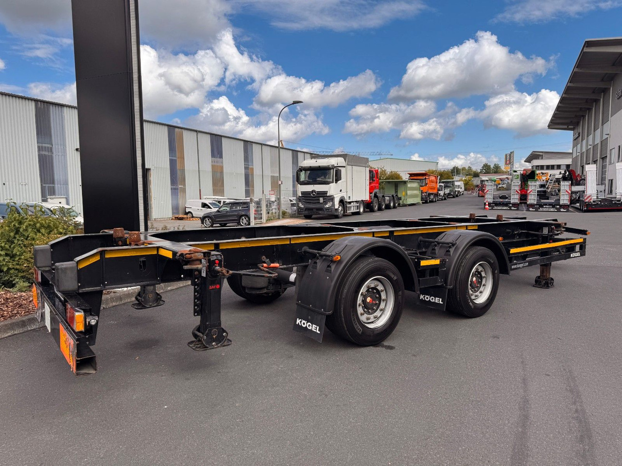 Transporter kontejnera/ Prikolica s izmjenjivim sanducima Kögel ZW 18 Lafette SAF Achsen 15.910kg Nutzlast: slika Transporter kontejnera/ Prikolica s izmjenjivim sanducima Kögel ZW 18 Lafette SAF Achsen 15.910kg Nutzlast Transporter kontejnera/ Prikolica s izmjenjivim sanducima Kögel ZW 18 Lafette SAF Achsen 15.910kg Nutzlast: slika Transporter kontejnera/ Prikolica s izmjenjivim sanducima Kögel ZW 18 Lafette SAF Achsen 15.910kg Nutzlast