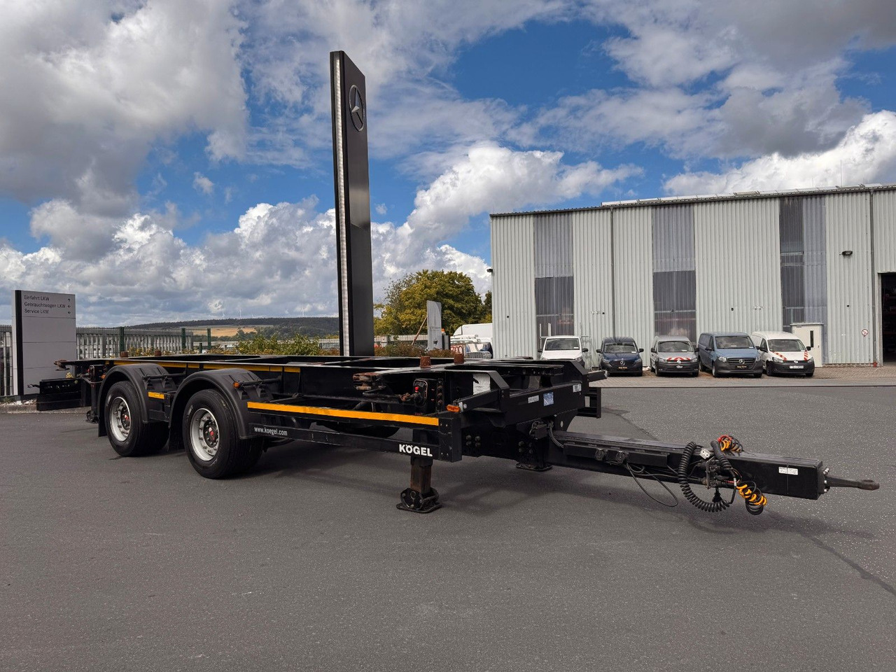 Transporter kontejnera/ Prikolica s izmjenjivim sanducima Kögel ZW 18 Lafette SAF Achsen 15.910kg Nutzlast: slika Transporter kontejnera/ Prikolica s izmjenjivim sanducima Kögel ZW 18 Lafette SAF Achsen 15.910kg Nutzlast Transporter kontejnera/ Prikolica s izmjenjivim sanducima Kögel ZW 18 Lafette SAF Achsen 15.910kg Nutzlast: slika Transporter kontejnera/ Prikolica s izmjenjivim sanducima Kögel ZW 18 Lafette SAF Achsen 15.910kg Nutzlast