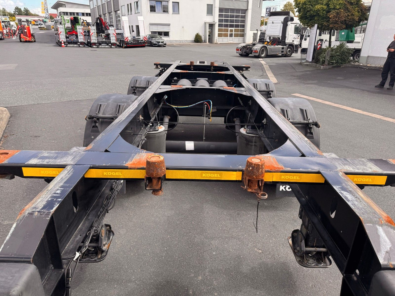 Transporter kontejnera/ Prikolica s izmjenjivim sanducima Kögel ZW 18 Lafette SAF Achsen 15.910kg Nutzlast: slika Transporter kontejnera/ Prikolica s izmjenjivim sanducima Kögel ZW 18 Lafette SAF Achsen 15.910kg Nutzlast Transporter kontejnera/ Prikolica s izmjenjivim sanducima Kögel ZW 18 Lafette SAF Achsen 15.910kg Nutzlast: slika Transporter kontejnera/ Prikolica s izmjenjivim sanducima Kögel ZW 18 Lafette SAF Achsen 15.910kg Nutzlast