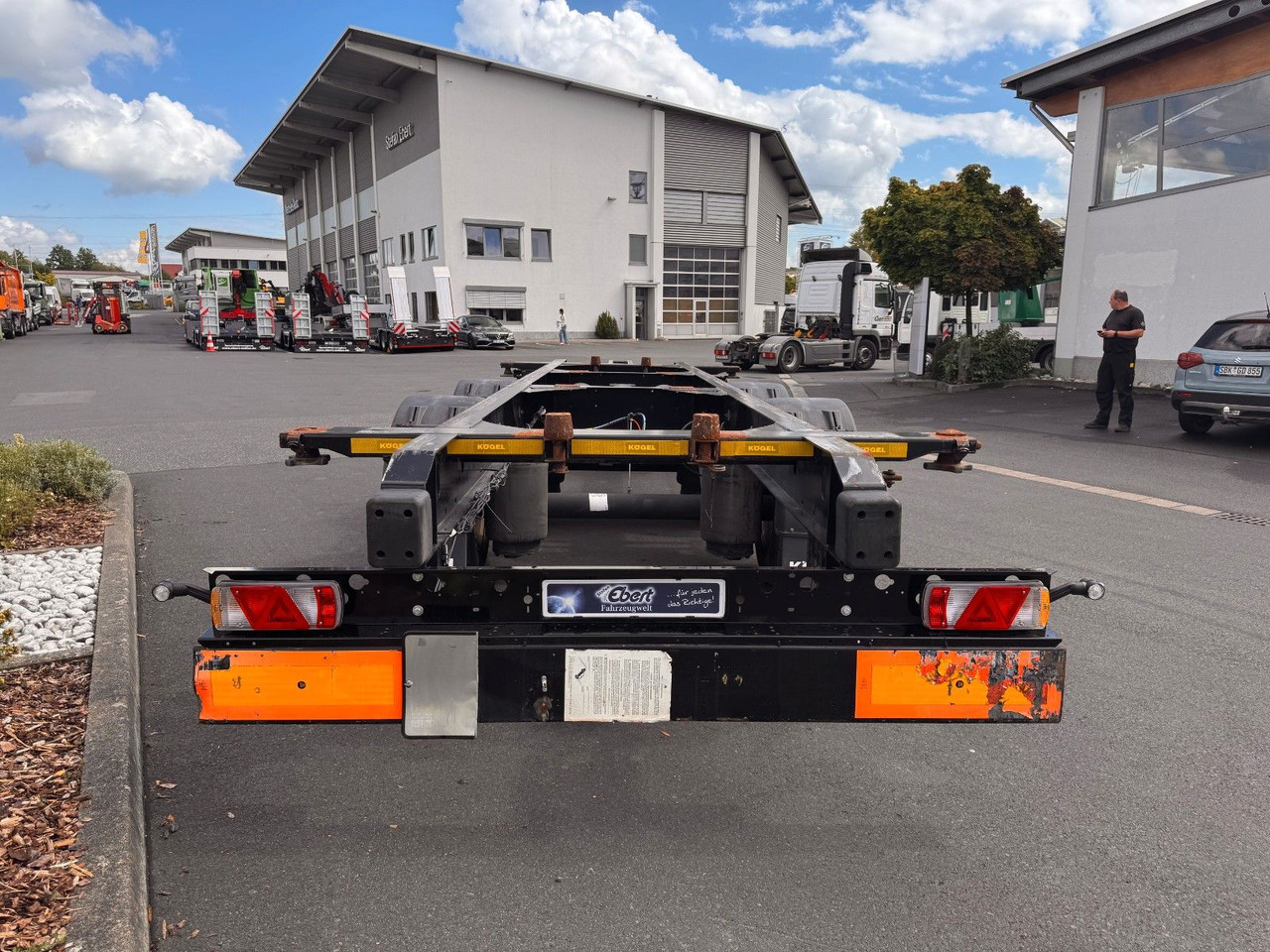 Transporter kontejnera/ Prikolica s izmjenjivim sanducima Kögel ZW 18 Lafette SAF Achsen 15.910kg Nutzlast: slika Transporter kontejnera/ Prikolica s izmjenjivim sanducima Kögel ZW 18 Lafette SAF Achsen 15.910kg Nutzlast Transporter kontejnera/ Prikolica s izmjenjivim sanducima Kögel ZW 18 Lafette SAF Achsen 15.910kg Nutzlast: slika Transporter kontejnera/ Prikolica s izmjenjivim sanducima Kögel ZW 18 Lafette SAF Achsen 15.910kg Nutzlast