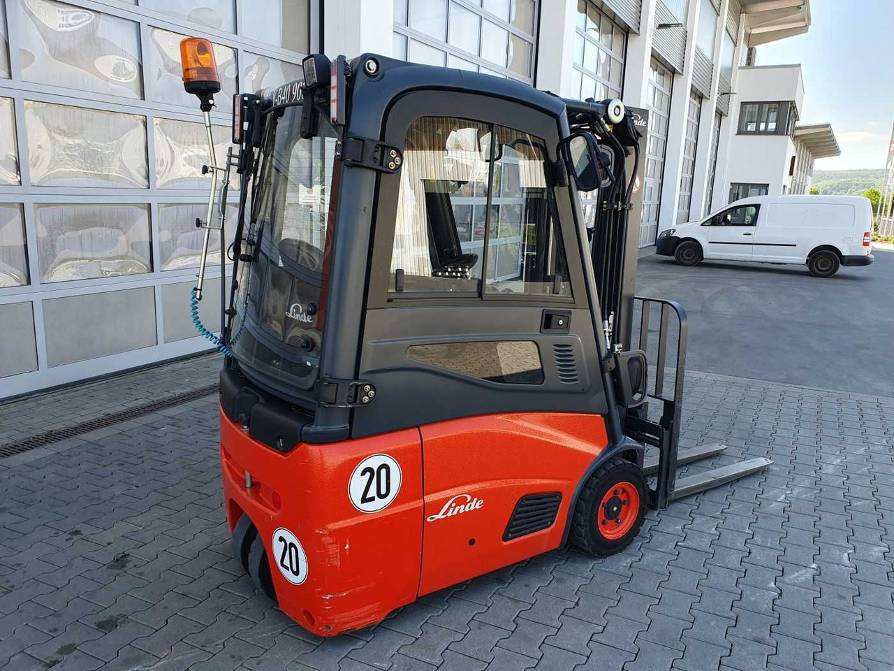 Linde E14 - 01 / Triplex: 4.10m! / SS / nur 1.003h! - Električni viličar: slika Linde E14 - 01 / Triplex: 4.10m! / SS / nur 1.003h! - Električni viličar Linde E14 - 01 / Triplex: 4.10m! / SS / nur 1.003h! - Električni viličar: slika Linde E14 - 01 / Triplex: 4.10m! / SS / nur 1.003h! - Električni viličar