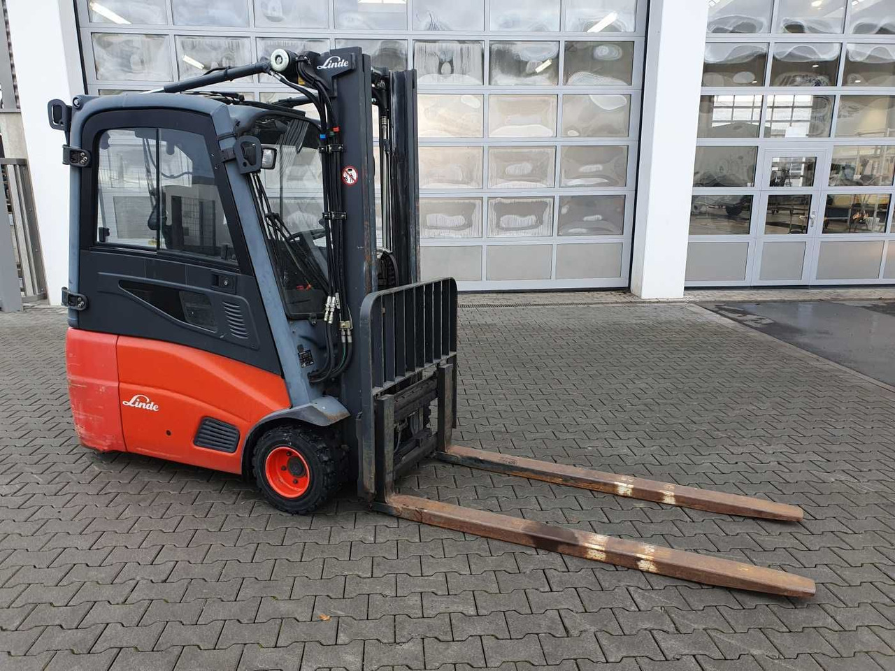 Linde E18 - 01 / Triplex: 4.50m! / SS / nur 5.672h! - Električni viličar: slika Linde E18 - 01 / Triplex: 4.50m! / SS / nur 5.672h! - Električni viličar Linde E18 - 01 / Triplex: 4.50m! / SS / nur 5.672h! - Električni viličar: slika Linde E18 - 01 / Triplex: 4.50m! / SS / nur 5.672h! - Električni viličar