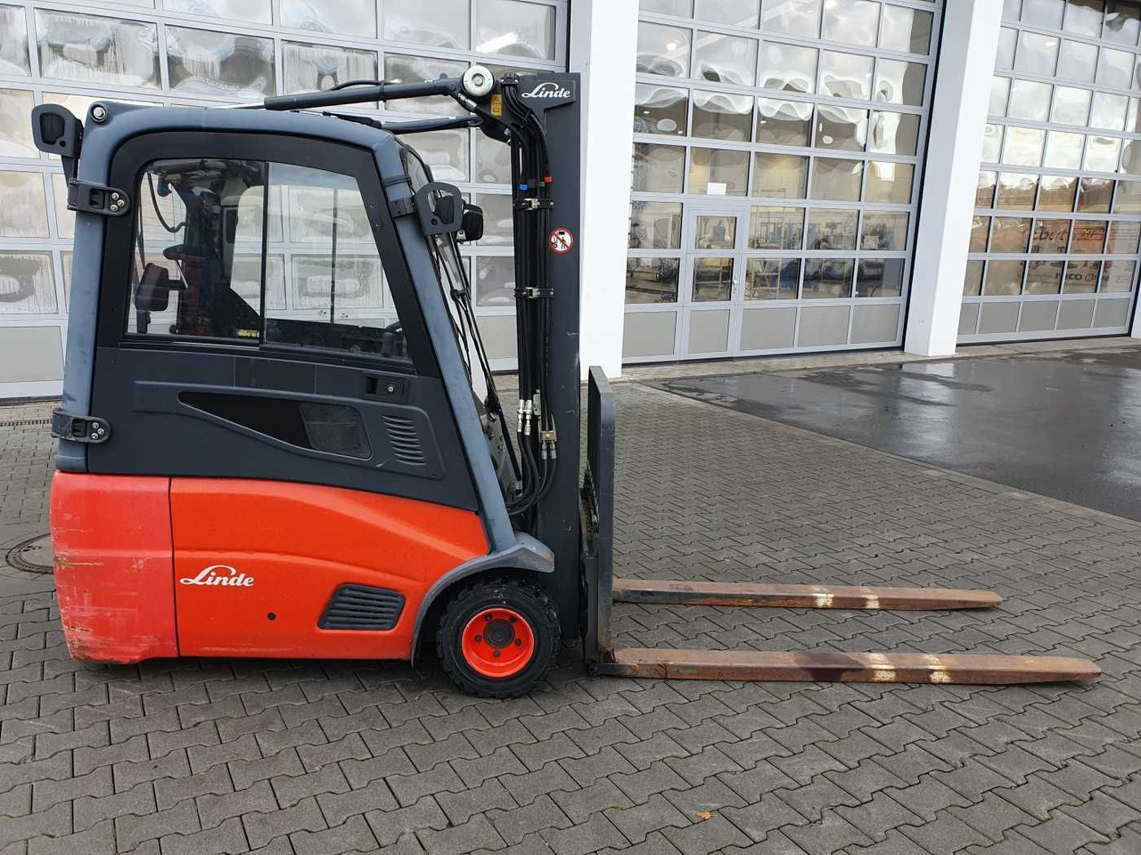 Linde E18 - 01 / Triplex: 4.50m! / SS / nur 5.672h! - Električni viličar: slika Linde E18 - 01 / Triplex: 4.50m! / SS / nur 5.672h! - Električni viličar Linde E18 - 01 / Triplex: 4.50m! / SS / nur 5.672h! - Električni viličar: slika Linde E18 - 01 / Triplex: 4.50m! / SS / nur 5.672h! - Električni viličar