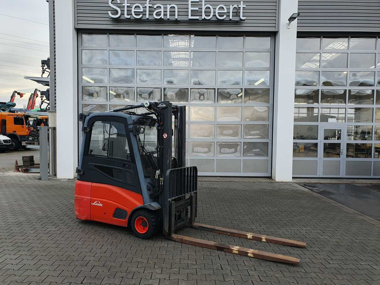 Linde E18 - 01 / Triplex: 4.50m! / SS / nur 5.672h! - Električni viličar: slika Linde E18 - 01 / Triplex: 4.50m! / SS / nur 5.672h! - Električni viličar Linde E18 - 01 / Triplex: 4.50m! / SS / nur 5.672h! - Električni viličar: slika Linde E18 - 01 / Triplex: 4.50m! / SS / nur 5.672h! - Električni viličar