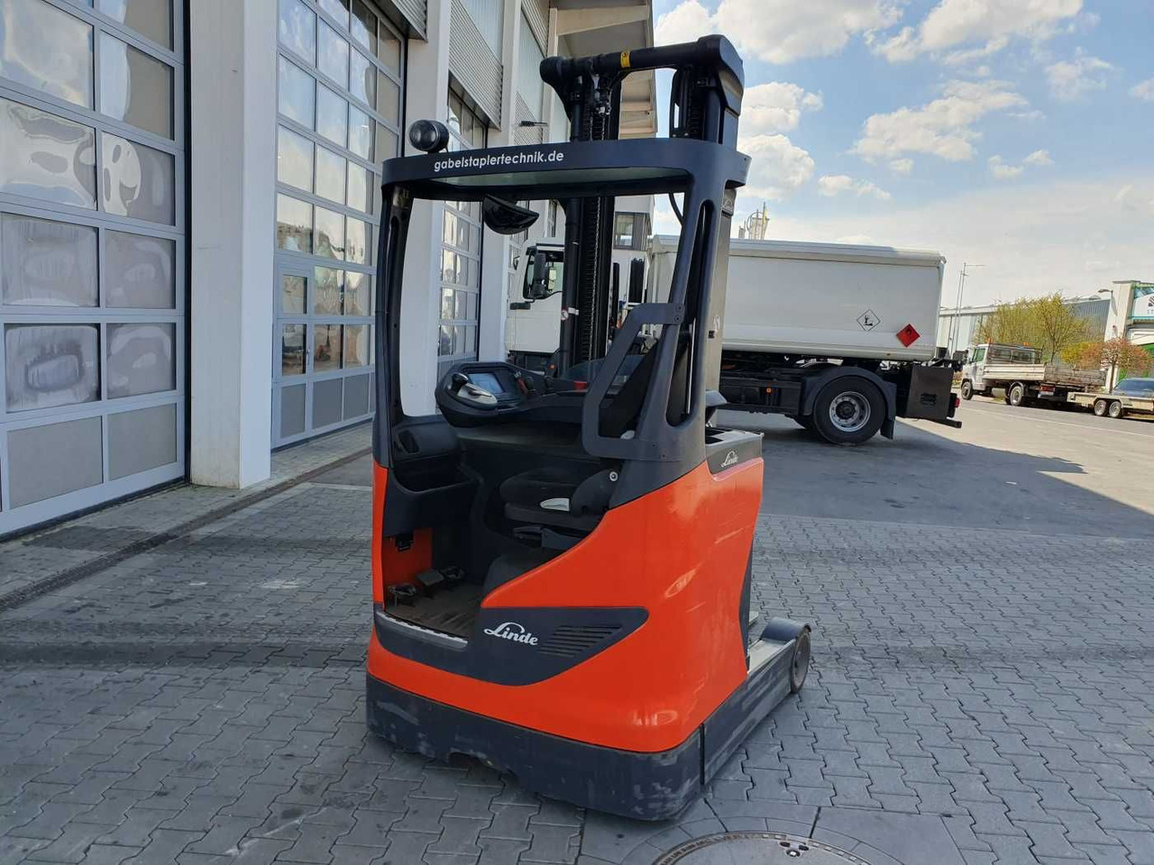 Linde R12B-01 / nur 2.394h! / Hubhöhe: 6m / 2015 - Regalni viličar: slika Linde R12B-01 / nur 2.394h! / Hubhöhe: 6m / 2015 - Regalni viličar Linde R12B-01 / nur 2.394h! / Hubhöhe: 6m / 2015 - Regalni viličar: slika Linde R12B-01 / nur 2.394h! / Hubhöhe: 6m / 2015 - Regalni viličar