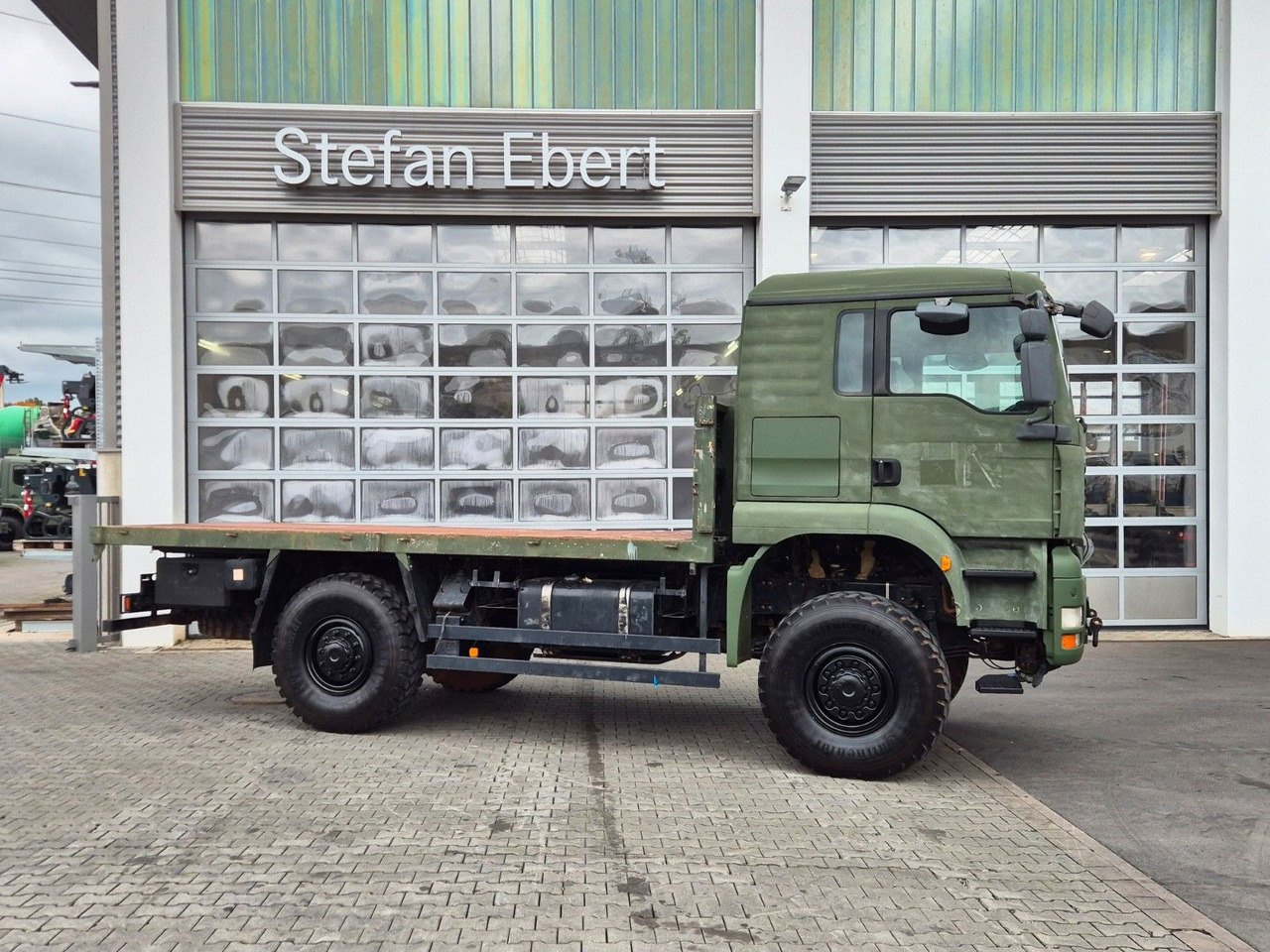 Kamion s otvorenim sandukom MAN TGA 18.360 4x4 BB Pritsche Single Bereifung: slika Kamion s otvorenim sandukom MAN TGA 18.360 4x4 BB Pritsche Single Bereifung Kamion s otvorenim sandukom MAN TGA 18.360 4x4 BB Pritsche Single Bereifung: slika Kamion s otvorenim sandukom MAN TGA 18.360 4x4 BB Pritsche Single Bereifung