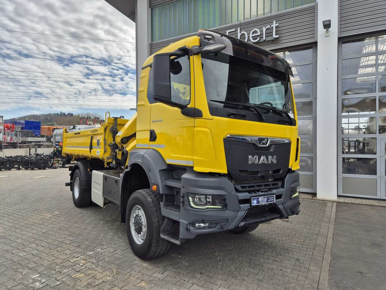MAN TGS 18.430 4x4 BL Kran HMF 1130K-RCS Funk AHK - Kiper: slika MAN TGS 18.430 4x4 BL Kran HMF 1130K-RCS Funk AHK - Kiper MAN TGS 18.430 4x4 BL Kran HMF 1130K-RCS Funk AHK - Kiper: slika MAN TGS 18.430 4x4 BL Kran HMF 1130K-RCS Funk AHK - Kiper
