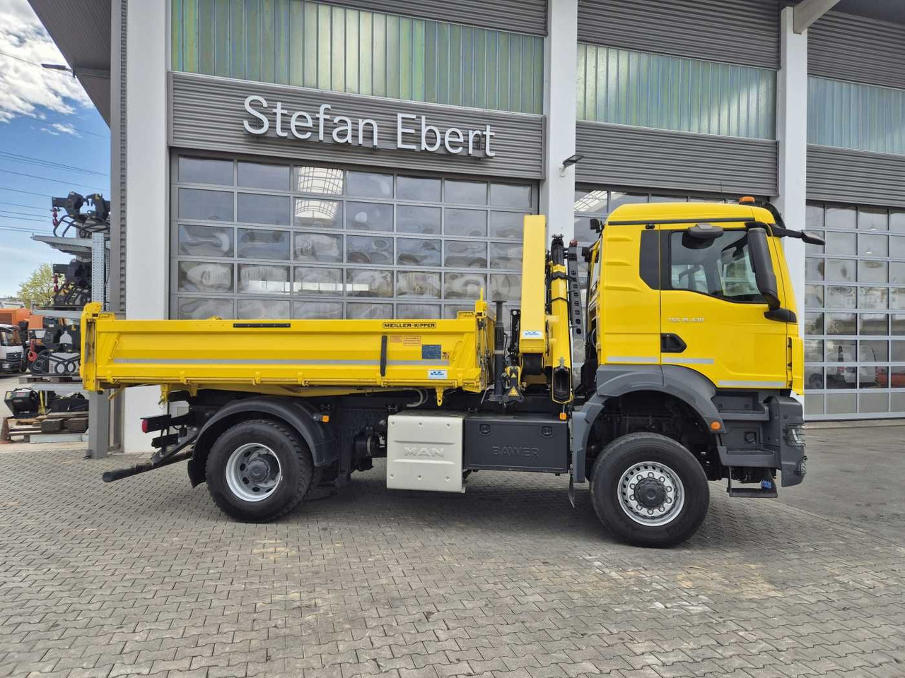 MAN TGS 18.430 4x4 BL Kran HMF 1130K-RCS Funk AHK - Kiper: slika MAN TGS 18.430 4x4 BL Kran HMF 1130K-RCS Funk AHK - Kiper MAN TGS 18.430 4x4 BL Kran HMF 1130K-RCS Funk AHK - Kiper: slika MAN TGS 18.430 4x4 BL Kran HMF 1130K-RCS Funk AHK - Kiper