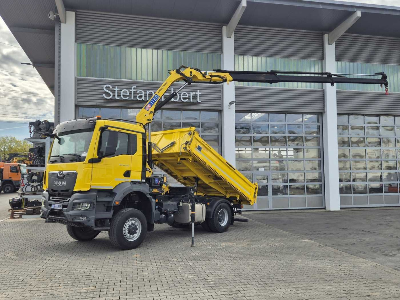MAN TGS 18.430 4x4 BL Kran HMF 1130K-RCS Funk AHK - Kamion s kranom: slika MAN TGS 18.430 4x4 BL Kran HMF 1130K-RCS Funk AHK - Kamion s kranom MAN TGS 18.430 4x4 BL Kran HMF 1130K-RCS Funk AHK - Kamion s kranom: slika MAN TGS 18.430 4x4 BL Kran HMF 1130K-RCS Funk AHK - Kamion s kranom