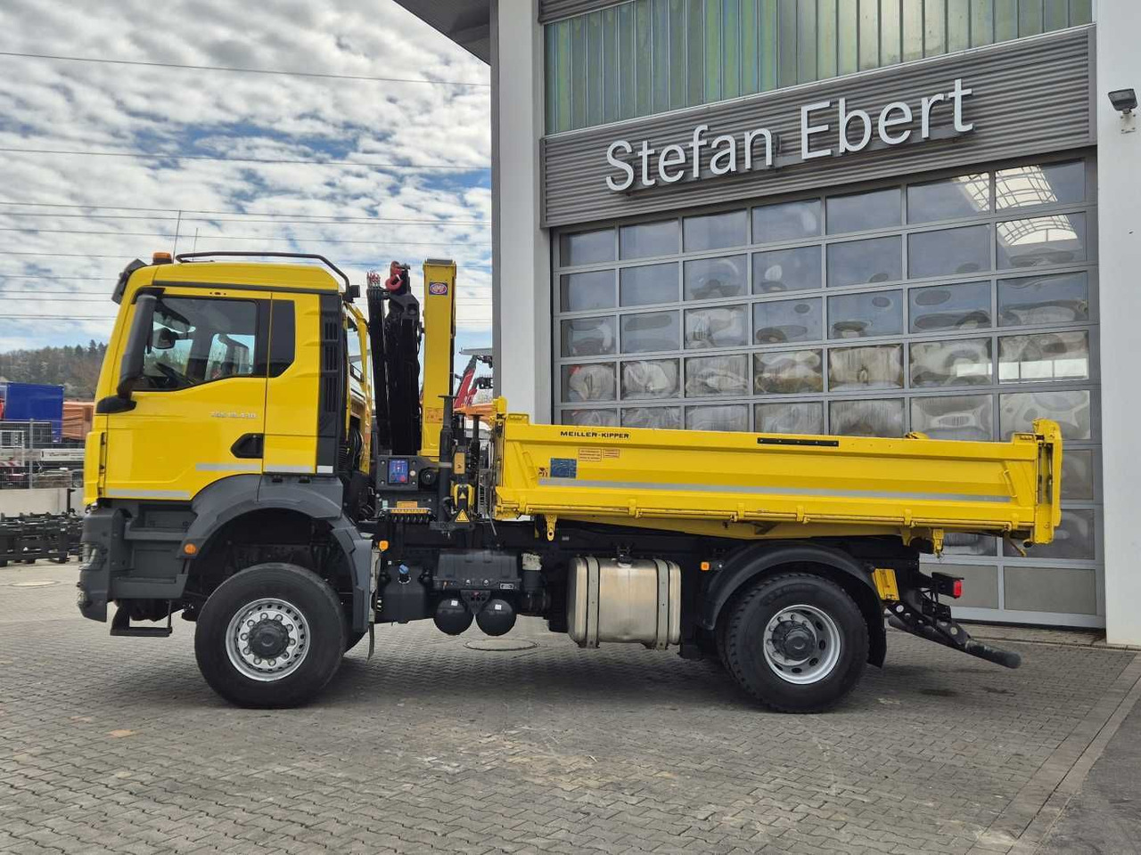 MAN TGS 18.430 4x4 BL Kran HMF 1130K-RCS Funk AHK - Kamion s kranom: slika MAN TGS 18.430 4x4 BL Kran HMF 1130K-RCS Funk AHK - Kamion s kranom MAN TGS 18.430 4x4 BL Kran HMF 1130K-RCS Funk AHK - Kamion s kranom: slika MAN TGS 18.430 4x4 BL Kran HMF 1130K-RCS Funk AHK - Kamion s kranom
