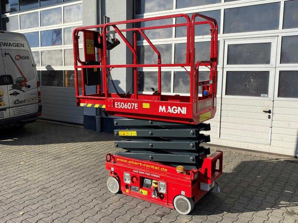 Magni ES0607E Scherenbühne // 5.6m Arbeitshöhe - Škarasta podizna platforma: slika Magni ES0607E Scherenbühne // 5.6m Arbeitshöhe - Škarasta podizna platforma Magni ES0607E Scherenbühne // 5.6m Arbeitshöhe - Škarasta podizna platforma: slika Magni ES0607E Scherenbühne // 5.6m Arbeitshöhe - Škarasta podizna platforma