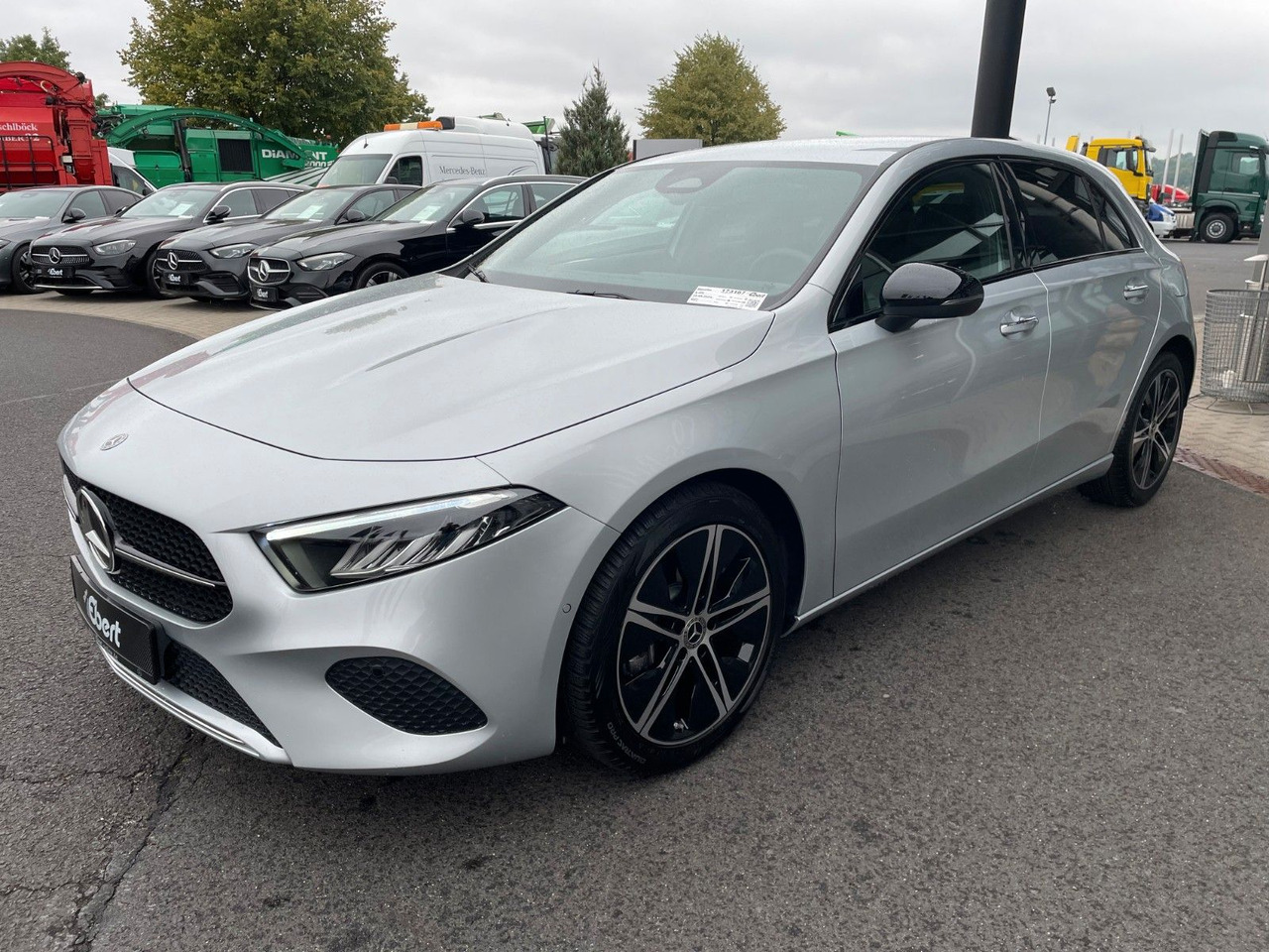 Mercedes-Benz A 200 Progressive Ambiente+R-Kamera+ - Limuzina: slika Mercedes-Benz A 200 Progressive Ambiente+R-Kamera+ - Limuzina Mercedes-Benz A 200 Progressive Ambiente+R-Kamera+ - Limuzina: slika Mercedes-Benz A 200 Progressive Ambiente+R-Kamera+ - Limuzina