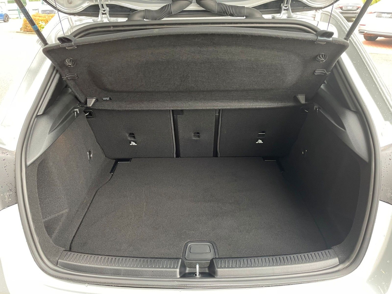 Mercedes-Benz A 200 Progressive Ambiente+R-Kamera+ - Limuzina: slika Mercedes-Benz A 200 Progressive Ambiente+R-Kamera+ - Limuzina Mercedes-Benz A 200 Progressive Ambiente+R-Kamera+ - Limuzina: slika Mercedes-Benz A 200 Progressive Ambiente+R-Kamera+ - Limuzina