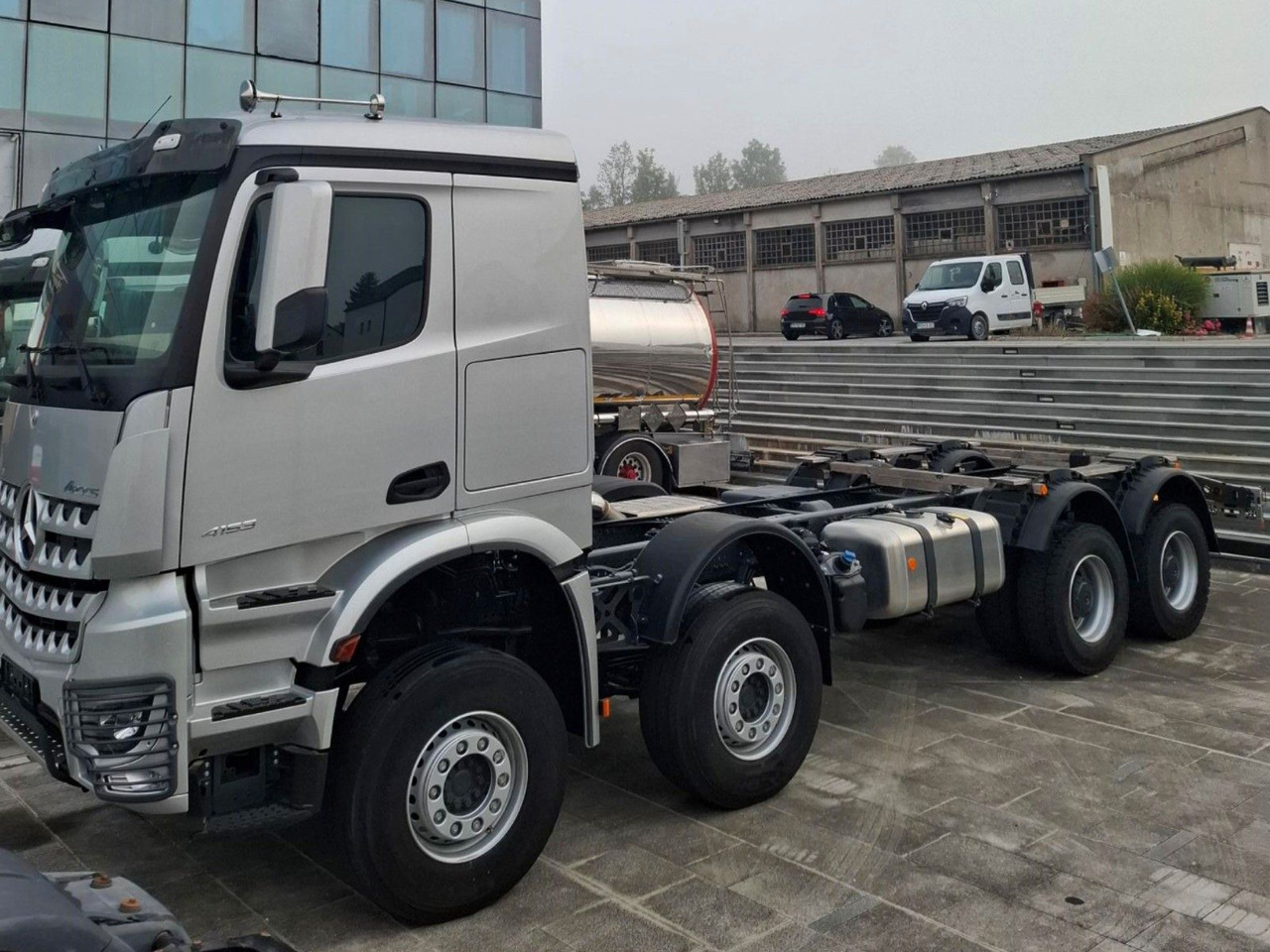 Mercedes-Benz Arocs 4153 8x4 Fahrgestell - Kamion-šasija: slika Mercedes-Benz Arocs 4153 8x4 Fahrgestell - Kamion-šasija Mercedes-Benz Arocs 4153 8x4 Fahrgestell - Kamion-šasija: slika Mercedes-Benz Arocs 4153 8x4 Fahrgestell - Kamion-šasija