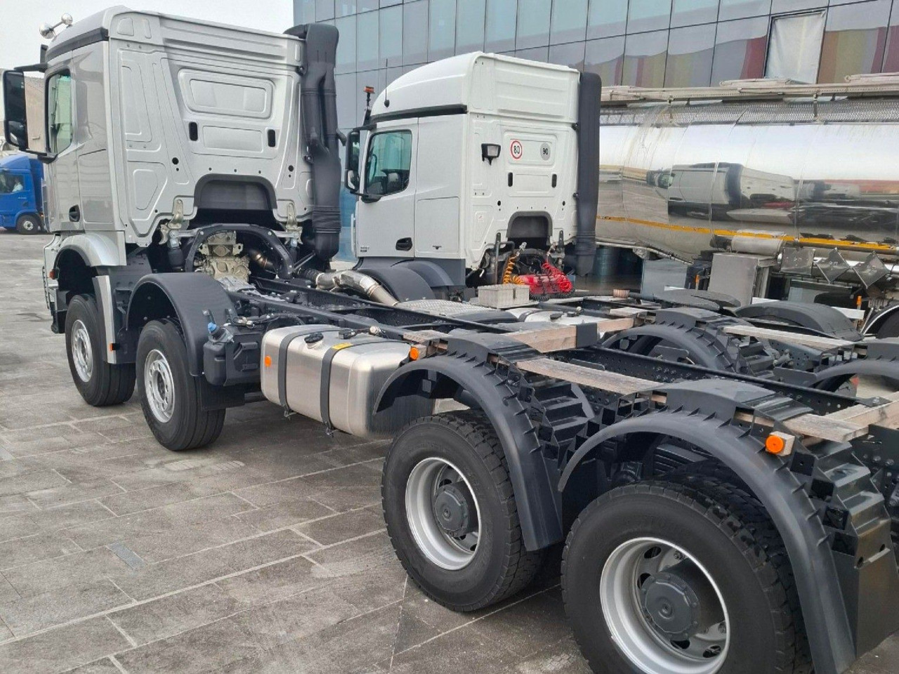 Mercedes-Benz Arocs 4153 8x4 Fahrgestell - Kamion-šasija: slika Mercedes-Benz Arocs 4153 8x4 Fahrgestell - Kamion-šasija Mercedes-Benz Arocs 4153 8x4 Fahrgestell - Kamion-šasija: slika Mercedes-Benz Arocs 4153 8x4 Fahrgestell - Kamion-šasija