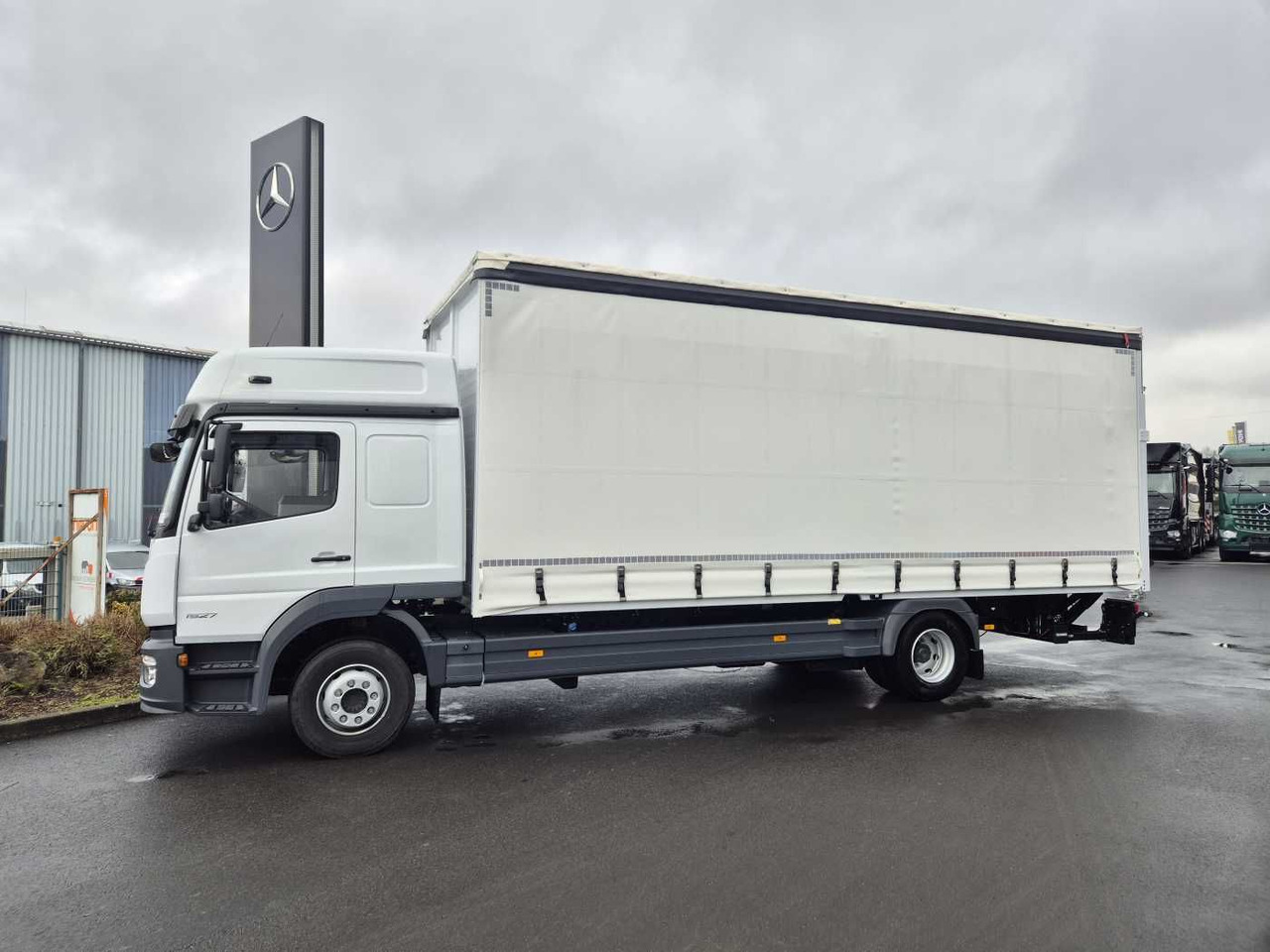 Mercedes-Benz Atego 1527 L L-Haus LBW Palfinger 1.500kg 2 Bett - Kamion s ceradom: slika Mercedes-Benz Atego 1527 L L-Haus LBW Palfinger 1.500kg 2 Bett - Kamion s ceradom Mercedes-Benz Atego 1527 L L-Haus LBW Palfinger 1.500kg 2 Bett - Kamion s ceradom: slika Mercedes-Benz Atego 1527 L L-Haus LBW Palfinger 1.500kg 2 Bett - Kamion s ceradom