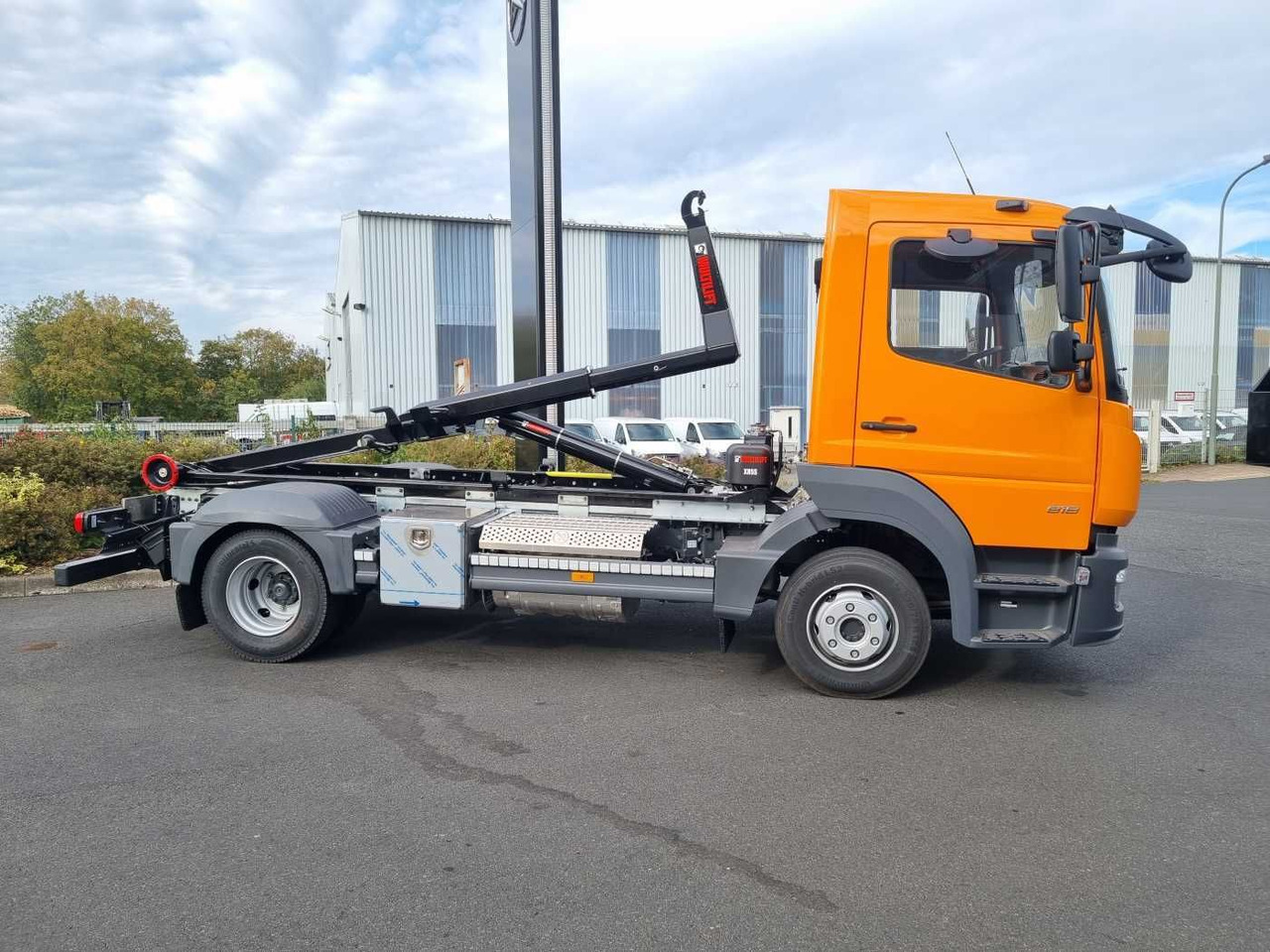 Kamion s kukastom dizalicom Mercedes-Benz Atego 818 K 4x2 HIAB XR5S3650 AHK Klima: slika Kamion s kukastom dizalicom Mercedes-Benz Atego 818 K 4x2 HIAB XR5S3650 AHK Klima