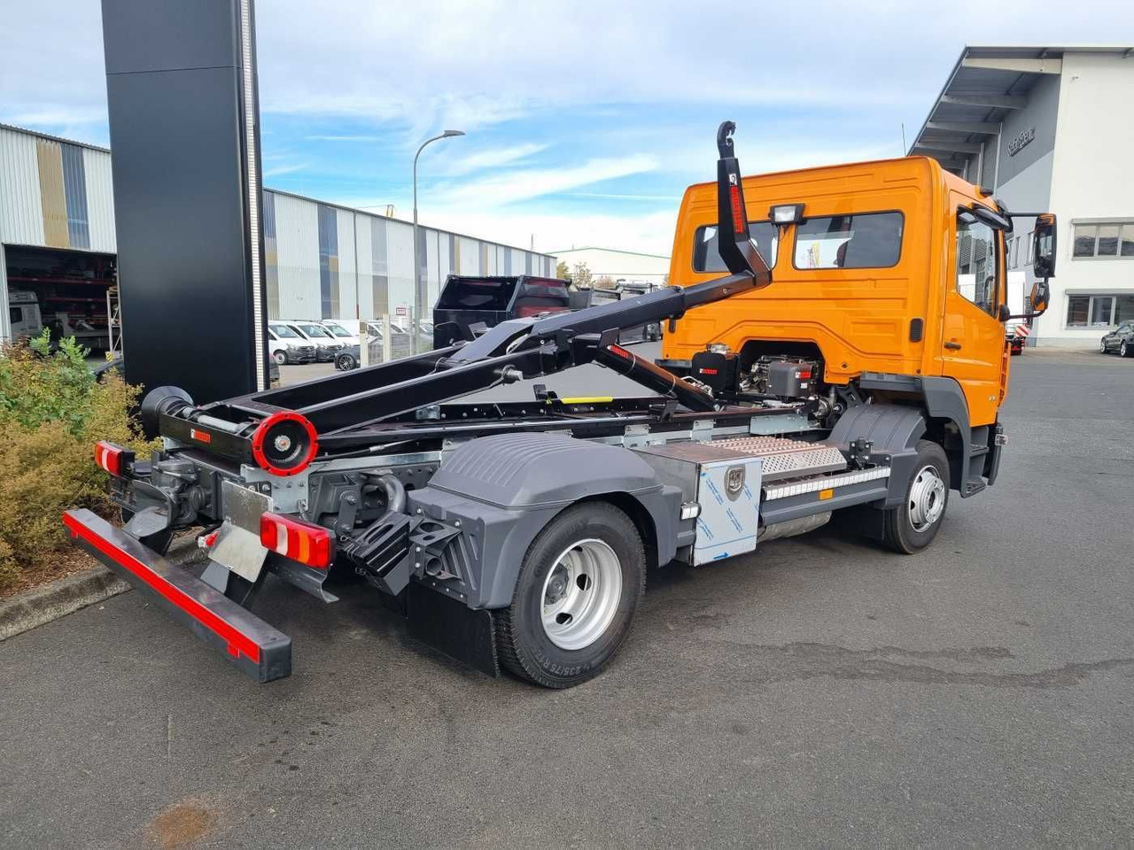 Kamion s kukastom dizalicom Mercedes-Benz Atego 818 K 4x2 HIAB XR5S3650 AHK Klima: slika Kamion s kukastom dizalicom Mercedes-Benz Atego 818 K 4x2 HIAB XR5S3650 AHK Klima