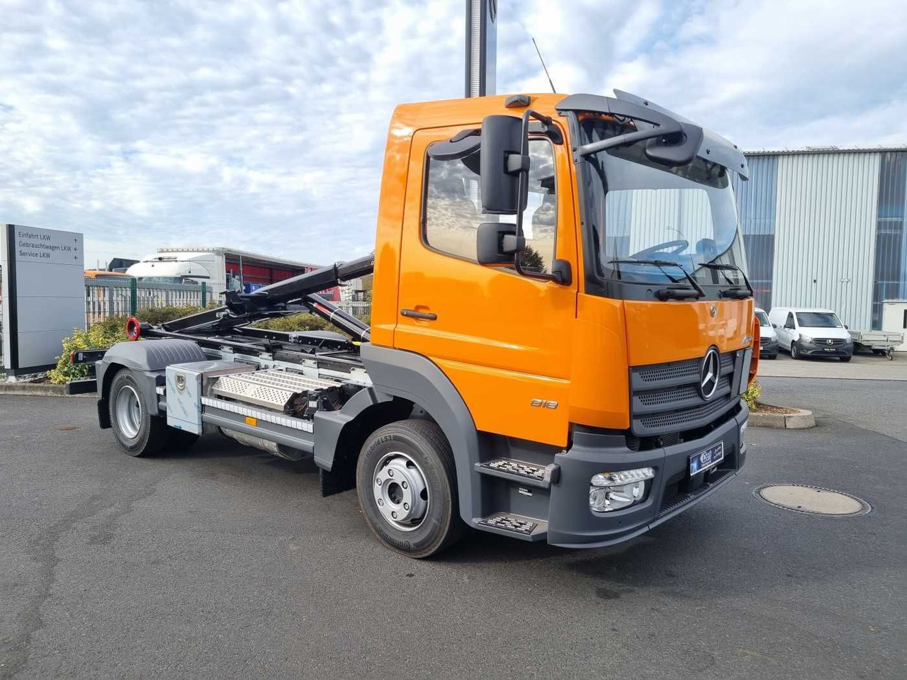 Mercedes-Benz Atego 818 K 4x2 HIAB XR5S3650 AHK Klima - Kamion s kukastom dizalicom: slika Mercedes-Benz Atego 818 K 4x2 HIAB XR5S3650 AHK Klima - Kamion s kukastom dizalicom Mercedes-Benz Atego 818 K 4x2 HIAB XR5S3650 AHK Klima - Kamion s kukastom dizalicom: slika Mercedes-Benz Atego 818 K 4x2 HIAB XR5S3650 AHK Klima - Kamion s kukastom dizalicom