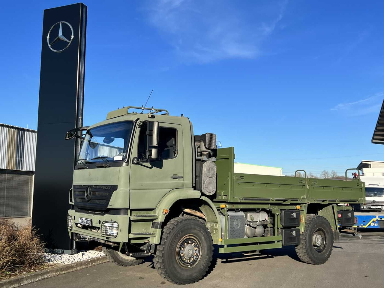 Mercedes-Benz Axor 1829 A 4x4 Pritsche - Kamion s otvorenim sandukom: slika Mercedes-Benz Axor 1829 A 4x4 Pritsche - Kamion s otvorenim sandukom Mercedes-Benz Axor 1829 A 4x4 Pritsche - Kamion s otvorenim sandukom: slika Mercedes-Benz Axor 1829 A 4x4 Pritsche - Kamion s otvorenim sandukom