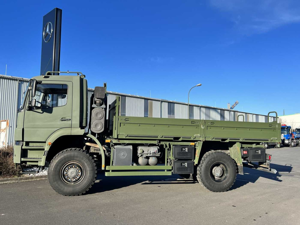 Mercedes-Benz Axor 1829 A 4x4 Pritsche - Kamion s otvorenim sandukom: slika Mercedes-Benz Axor 1829 A 4x4 Pritsche - Kamion s otvorenim sandukom Mercedes-Benz Axor 1829 A 4x4 Pritsche - Kamion s otvorenim sandukom: slika Mercedes-Benz Axor 1829 A 4x4 Pritsche - Kamion s otvorenim sandukom