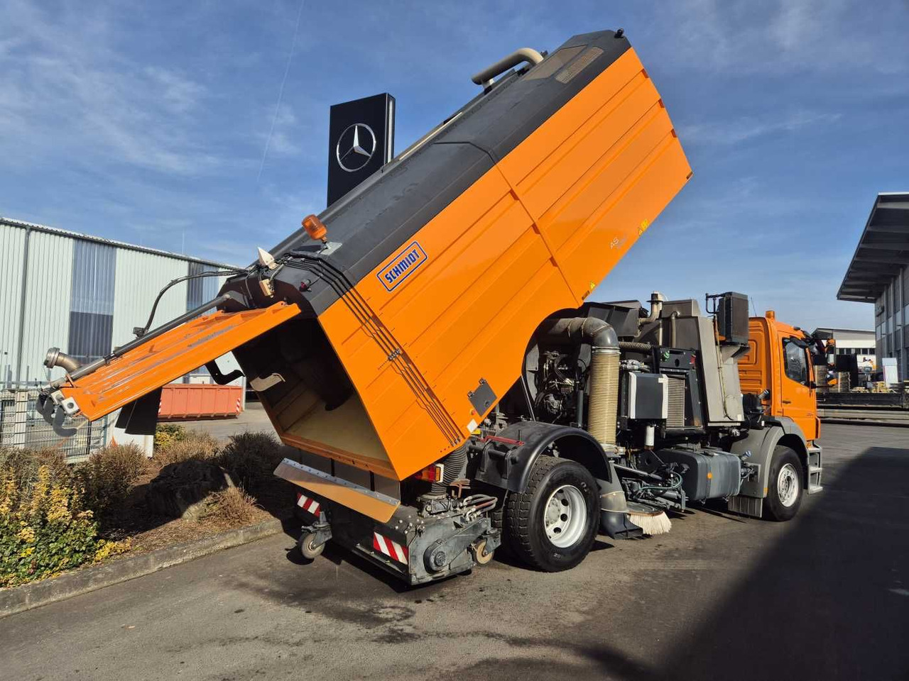 Cestovna čistilica Mercedes-Benz Axor 2024 L Schmidt Airportsweeper AS 990: slika Cestovna čistilica Mercedes-Benz Axor 2024 L Schmidt Airportsweeper AS 990