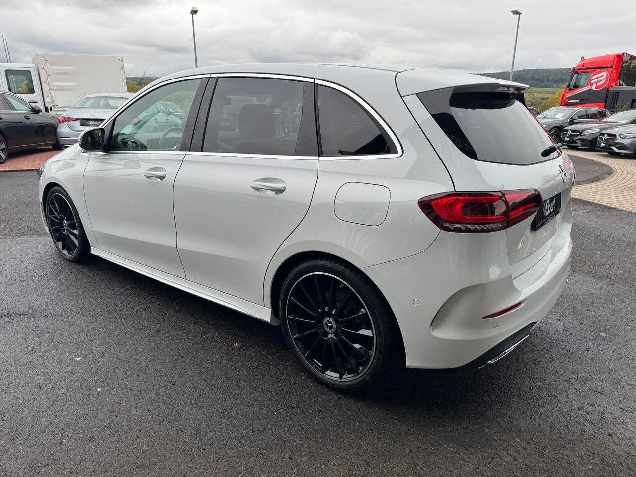 Mercedes-Benz B 200 AMG+Ambiente+360+LED+IHC+TotW - Limuzina: slika  Mercedes-Benz B 200 AMG+Ambiente+360+LED+IHC+TotW - Limuzina Mercedes-Benz B 200 AMG+Ambiente+360+LED+IHC+TotW - Limuzina: slika  Mercedes-Benz B 200 AMG+Ambiente+360+LED+IHC+TotW - Limuzina