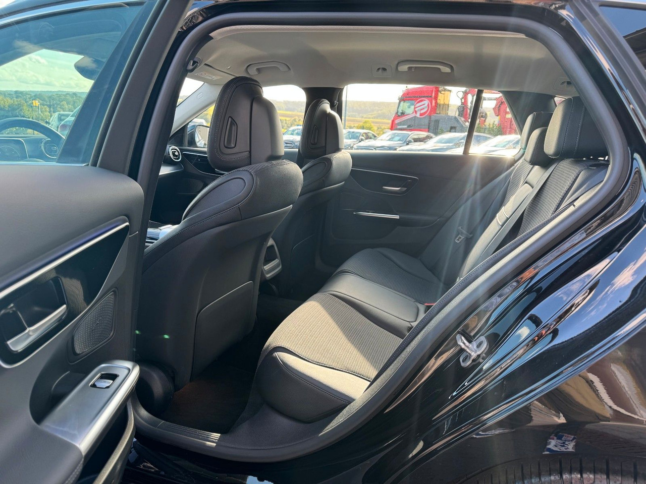 Karavan Mercedes-Benz C 300d T Avantgarde+RKamera+TotW+Ambiente: slika Karavan Mercedes-Benz C 300d T Avantgarde+RKamera+TotW+Ambiente Karavan Mercedes-Benz C 300d T Avantgarde+RKamera+TotW+Ambiente: slika Karavan Mercedes-Benz C 300d T Avantgarde+RKamera+TotW+Ambiente