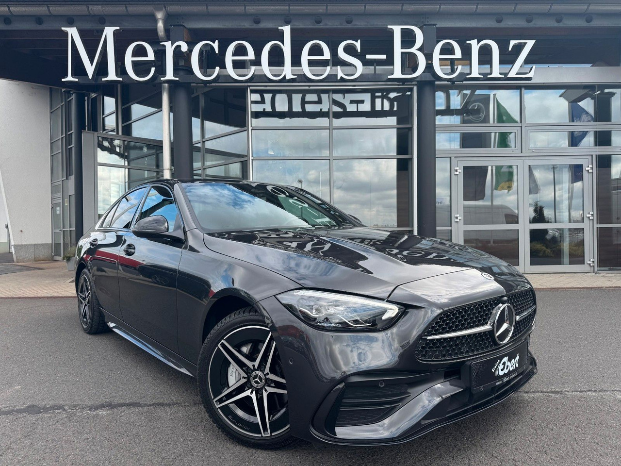 Mercedes-Benz C 400e 4M AMG+HUD+RFK+TotW+Ambiente+Night - Limuzina: slika Mercedes-Benz C 400e 4M AMG+HUD+RFK+TotW+Ambiente+Night - Limuzina Mercedes-Benz C 400e 4M AMG+HUD+RFK+TotW+Ambiente+Night - Limuzina: slika Mercedes-Benz C 400e 4M AMG+HUD+RFK+TotW+Ambiente+Night - Limuzina