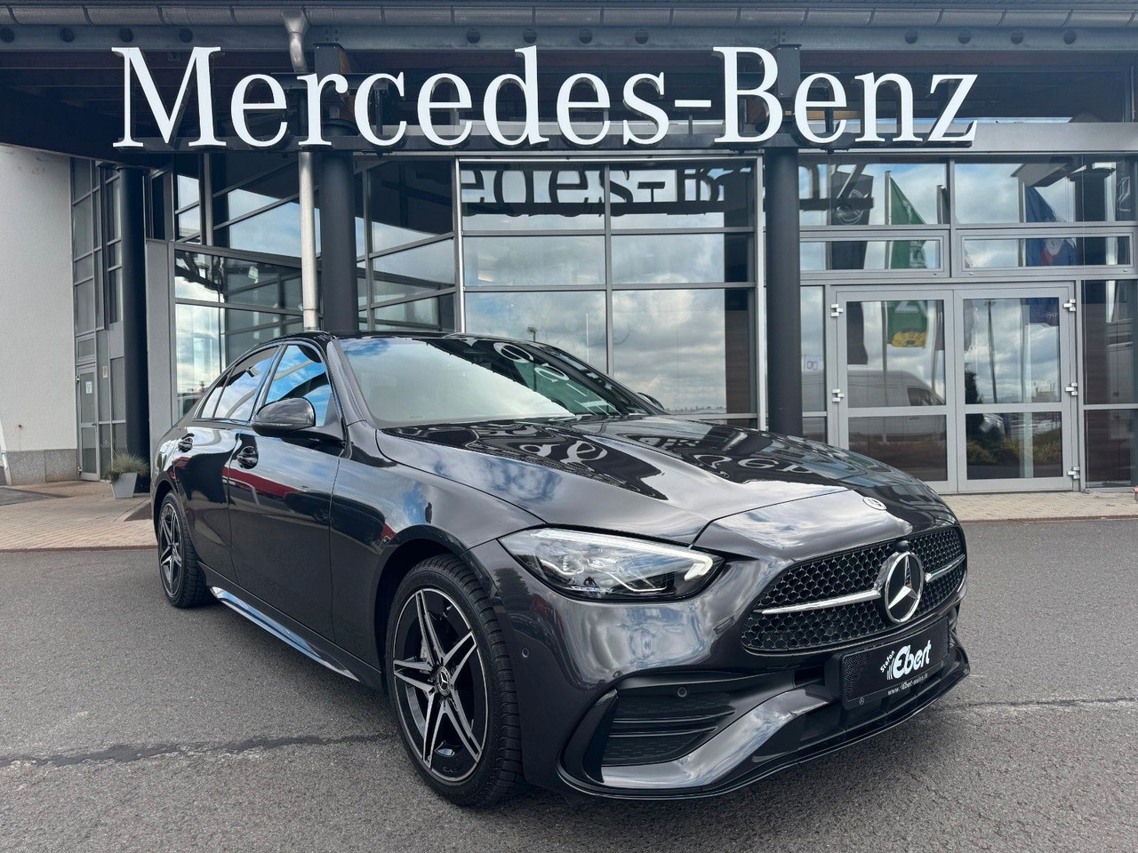 Mercedes-Benz C 400e 4M AMG+HUD+RFK+TotW+Ambiente+Night - Limuzina: slika Mercedes-Benz C 400e 4M AMG+HUD+RFK+TotW+Ambiente+Night - Limuzina Mercedes-Benz C 400e 4M AMG+HUD+RFK+TotW+Ambiente+Night - Limuzina: slika Mercedes-Benz C 400e 4M AMG+HUD+RFK+TotW+Ambiente+Night - Limuzina