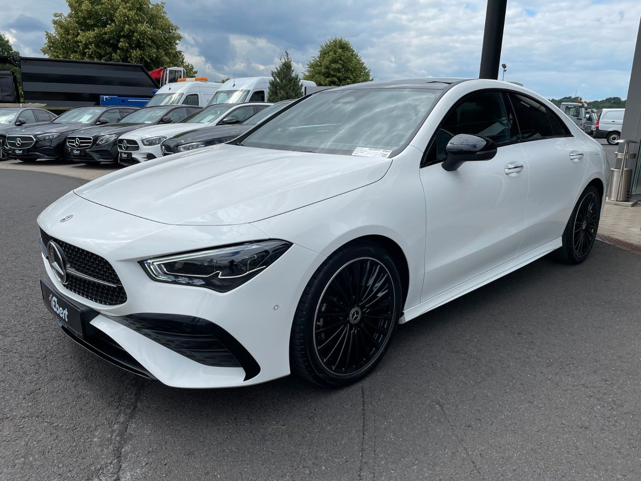 Mercedes-Benz CLA 200 AMG Pano+R-Kamera+19" - Coupe: slika Mercedes-Benz CLA 200 AMG Pano+R-Kamera+19" - Coupe Mercedes-Benz CLA 200 AMG Pano+R-Kamera+19" - Coupe: slika Mercedes-Benz CLA 200 AMG Pano+R-Kamera+19" - Coupe