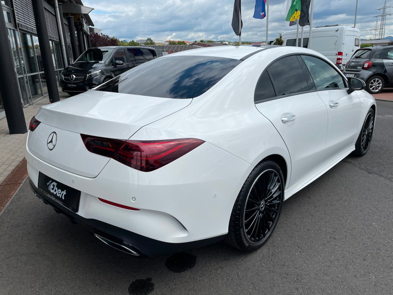 Mercedes-Benz CLA 200 AMG Pano+R-Kamera+19" - Coupe: slika Mercedes-Benz CLA 200 AMG Pano+R-Kamera+19" - Coupe Mercedes-Benz CLA 200 AMG Pano+R-Kamera+19" - Coupe: slika Mercedes-Benz CLA 200 AMG Pano+R-Kamera+19" - Coupe