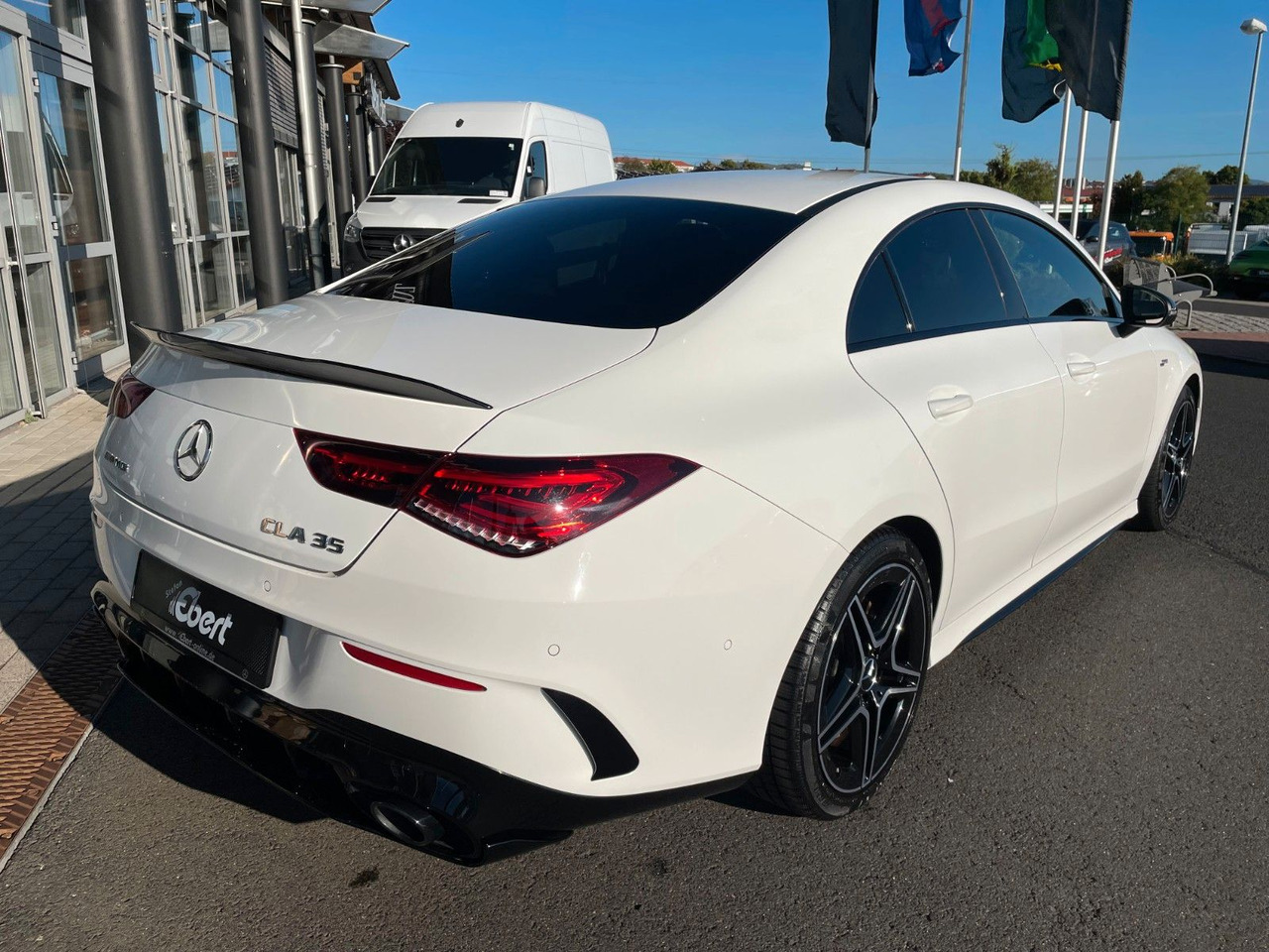 Mercedes-Benz CLA 35 AMG Aero+TotW+R-Kamera+Ambiente - Coupe: slika Mercedes-Benz CLA 35 AMG Aero+TotW+R-Kamera+Ambiente - Coupe Mercedes-Benz CLA 35 AMG Aero+TotW+R-Kamera+Ambiente - Coupe: slika Mercedes-Benz CLA 35 AMG Aero+TotW+R-Kamera+Ambiente - Coupe