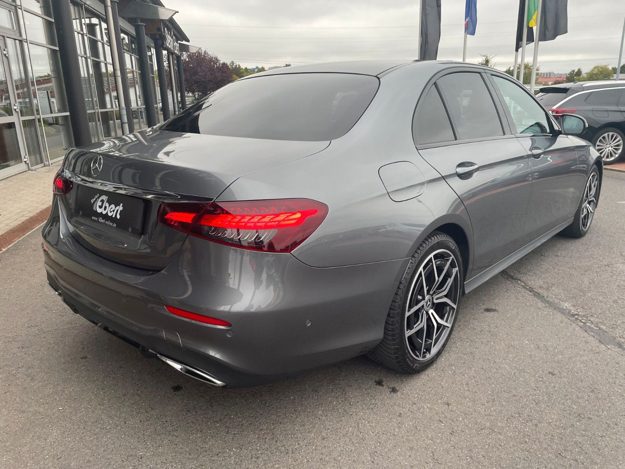 Mercedes-Benz E 220 d AMG+MBeam+Pano+Distr+R-Kamera - Limuzina: slika Mercedes-Benz E 220 d AMG+MBeam+Pano+Distr+R-Kamera - Limuzina Mercedes-Benz E 220 d AMG+MBeam+Pano+Distr+R-Kamera - Limuzina: slika Mercedes-Benz E 220 d AMG+MBeam+Pano+Distr+R-Kamera - Limuzina