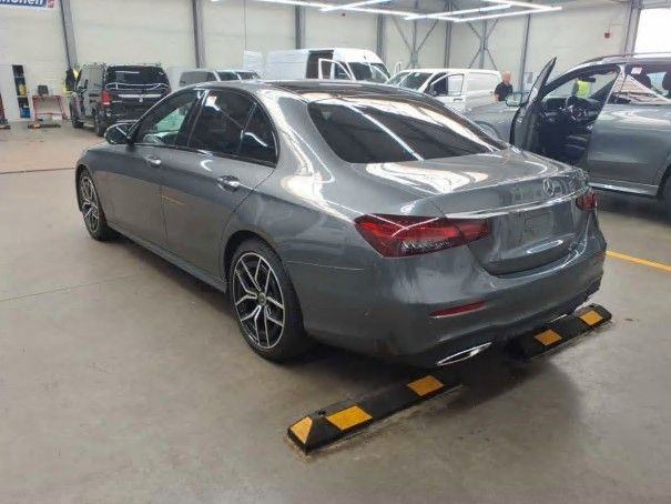 Mercedes-Benz E 220 d AMG NIGHT+BURM+PANO+DISTR+HUD - Limuzina: slika Mercedes-Benz E 220 d AMG NIGHT+BURM+PANO+DISTR+HUD - Limuzina Mercedes-Benz E 220 d AMG NIGHT+BURM+PANO+DISTR+HUD - Limuzina: slika Mercedes-Benz E 220 d AMG NIGHT+BURM+PANO+DISTR+HUD - Limuzina