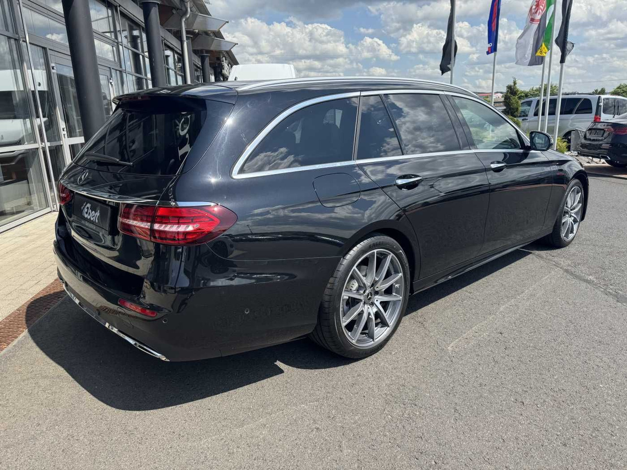 Mercedes-Benz E 220d AMG+Pano+Burm+Distr+Memory+AHK+360 - Automobil: slika Mercedes-Benz E 220d AMG+Pano+Burm+Distr+Memory+AHK+360 - Automobil Mercedes-Benz E 220d AMG+Pano+Burm+Distr+Memory+AHK+360 - Automobil: slika Mercedes-Benz E 220d AMG+Pano+Burm+Distr+Memory+AHK+360 - Automobil