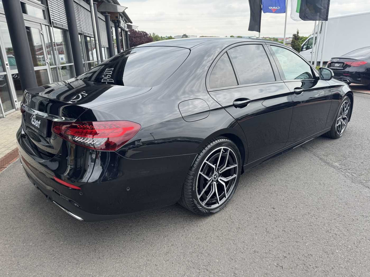 Mercedes-Benz E 220d AMG+Pano+Distr+Multibeam+RFK+Night - Limuzina: slika Mercedes-Benz E 220d AMG+Pano+Distr+Multibeam+RFK+Night - Limuzina Mercedes-Benz E 220d AMG+Pano+Distr+Multibeam+RFK+Night - Limuzina: slika Mercedes-Benz E 220d AMG+Pano+Distr+Multibeam+RFK+Night - Limuzina