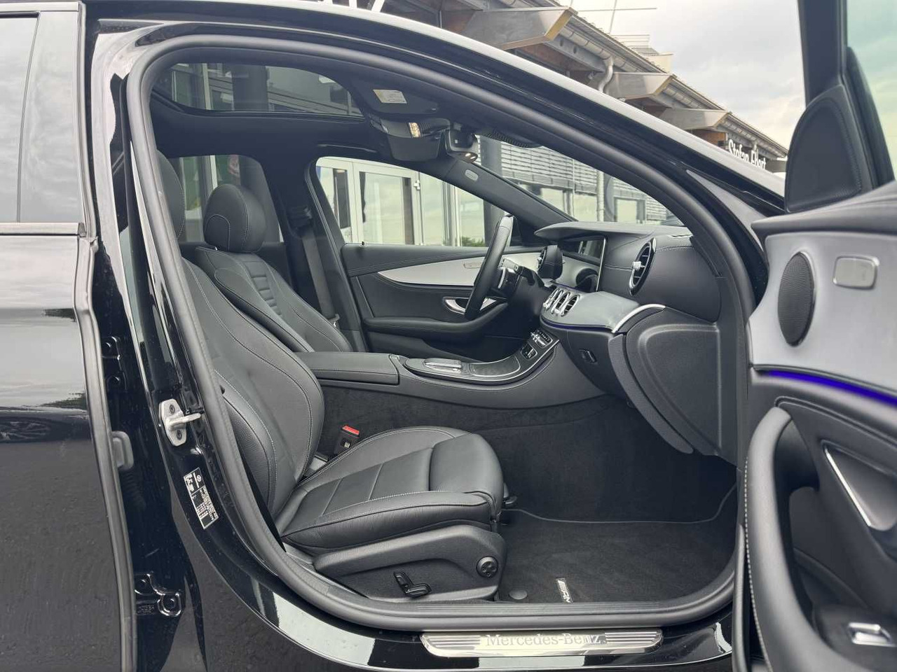Mercedes-Benz E 220d AMG+Pano+Distr+Multibeam+RFK+Night - Limuzina: slika Mercedes-Benz E 220d AMG+Pano+Distr+Multibeam+RFK+Night - Limuzina Mercedes-Benz E 220d AMG+Pano+Distr+Multibeam+RFK+Night - Limuzina: slika Mercedes-Benz E 220d AMG+Pano+Distr+Multibeam+RFK+Night - Limuzina