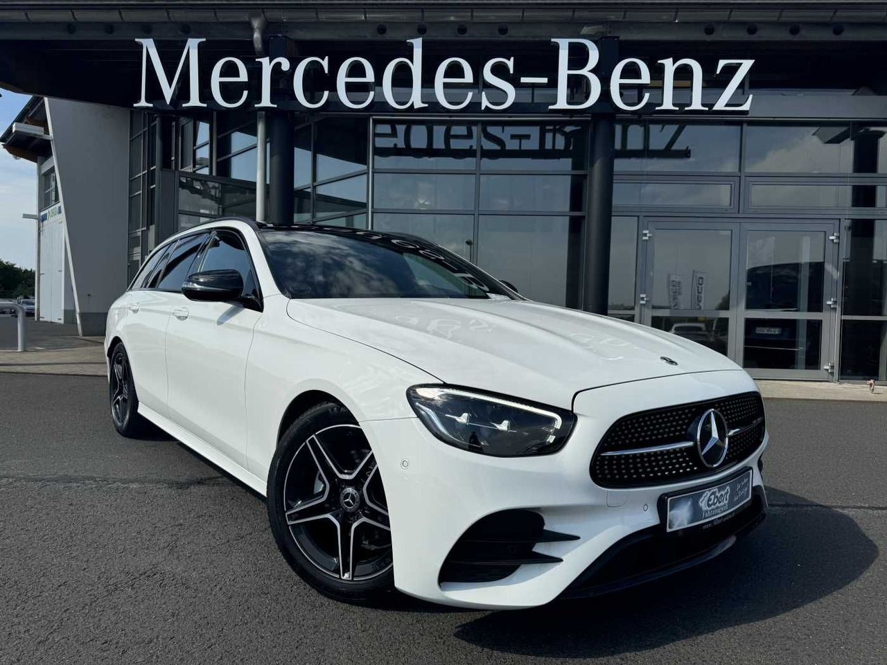 Mercedes-Benz E 220d T AMG+Pano+AHK+Night+TotW+ RKamera+Ambien - Automobil: slika Mercedes-Benz E 220d T AMG+Pano+AHK+Night+TotW+ RKamera+Ambien - Automobil Mercedes-Benz E 220d T AMG+Pano+AHK+Night+TotW+ RKamera+Ambien - Automobil: slika Mercedes-Benz E 220d T AMG+Pano+AHK+Night+TotW+ RKamera+Ambien - Automobil