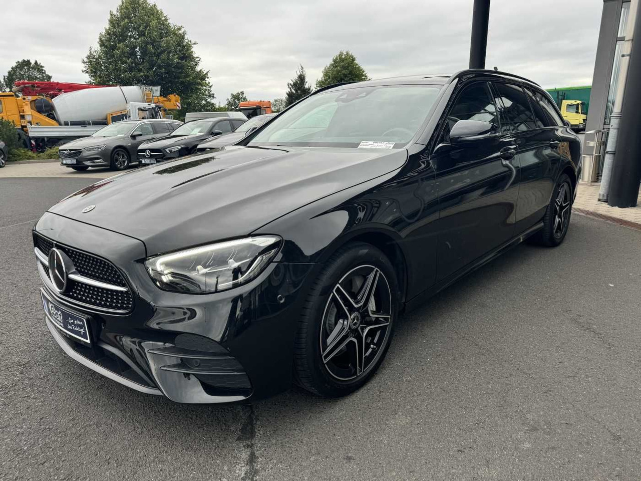Mercedes-Benz E 300de T AMG+Pano+DistrPlus+Night +AHK+360+Ambi - Automobil: slika Mercedes-Benz E 300de T AMG+Pano+DistrPlus+Night +AHK+360+Ambi - Automobil Mercedes-Benz E 300de T AMG+Pano+DistrPlus+Night +AHK+360+Ambi - Automobil: slika Mercedes-Benz E 300de T AMG+Pano+DistrPlus+Night +AHK+360+Ambi - Automobil