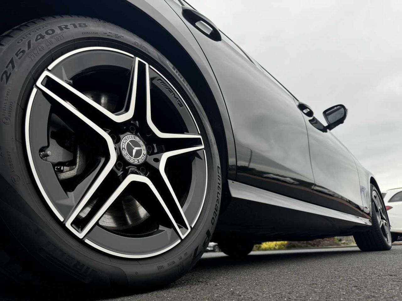 Mercedes-Benz E 300de T AMG+Pano+DistrPlus+Night +AHK+360+Ambi - Automobil: slika Mercedes-Benz E 300de T AMG+Pano+DistrPlus+Night +AHK+360+Ambi - Automobil Mercedes-Benz E 300de T AMG+Pano+DistrPlus+Night +AHK+360+Ambi - Automobil: slika Mercedes-Benz E 300de T AMG+Pano+DistrPlus+Night +AHK+360+Ambi - Automobil