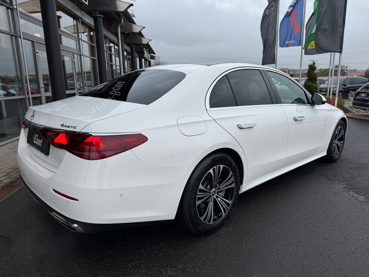 Mercedes-Benz E 450 4M Avantgarde+Pano+DistrPro+Digital+360 - Limuzina: slika Mercedes-Benz E 450 4M Avantgarde+Pano+DistrPro+Digital+360 - Limuzina Mercedes-Benz E 450 4M Avantgarde+Pano+DistrPro+Digital+360 - Limuzina: slika Mercedes-Benz E 450 4M Avantgarde+Pano+DistrPro+Digital+360 - Limuzina