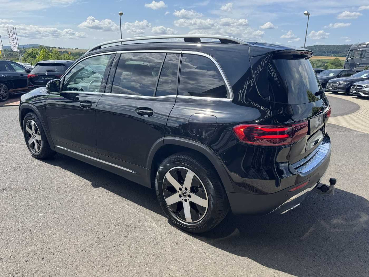 Mercedes-Benz GLB 180 Progressive+AHK+RKamera+LED+ IHC+DAB - SUV: slika Mercedes-Benz GLB 180 Progressive+AHK+RKamera+LED+ IHC+DAB - SUV Mercedes-Benz GLB 180 Progressive+AHK+RKamera+LED+ IHC+DAB - SUV: slika Mercedes-Benz GLB 180 Progressive+AHK+RKamera+LED+ IHC+DAB - SUV