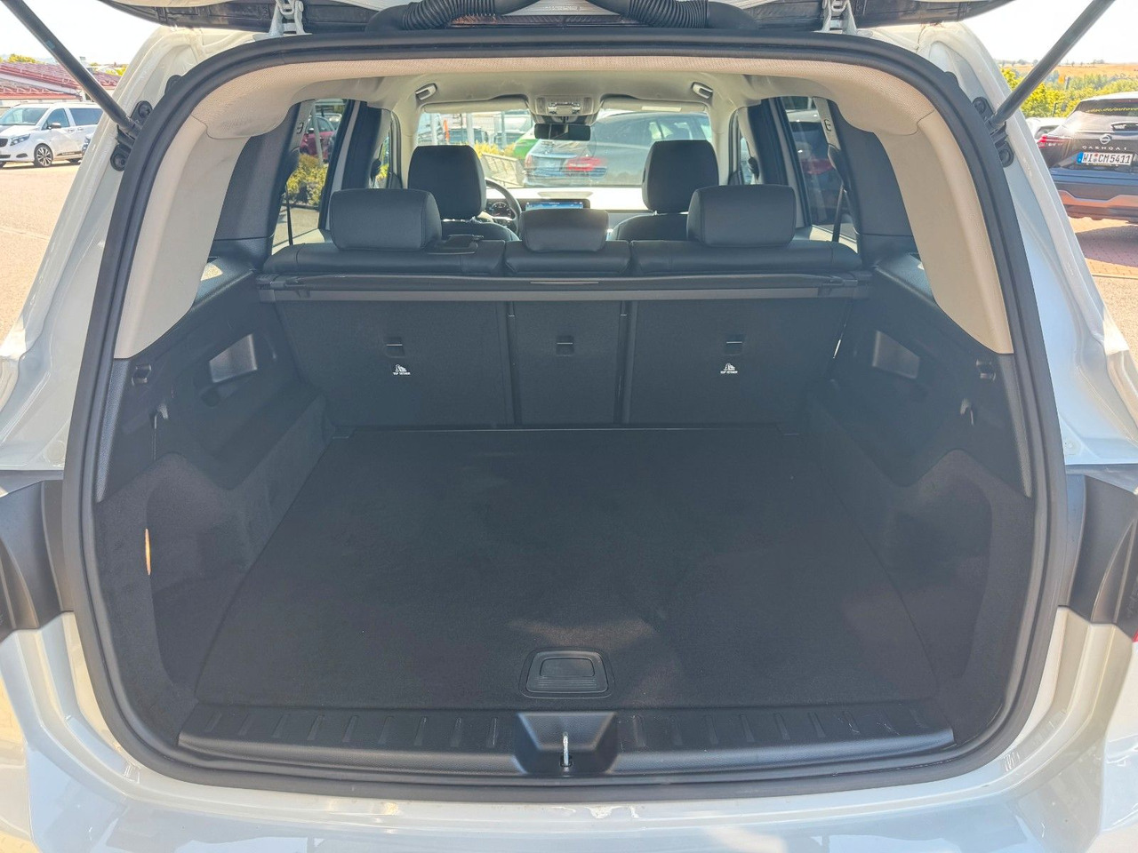SUV Mercedes-Benz GLB 180 Style+Distronic+RKamera+Vollleder: slika SUV Mercedes-Benz GLB 180 Style+Distronic+RKamera+Vollleder