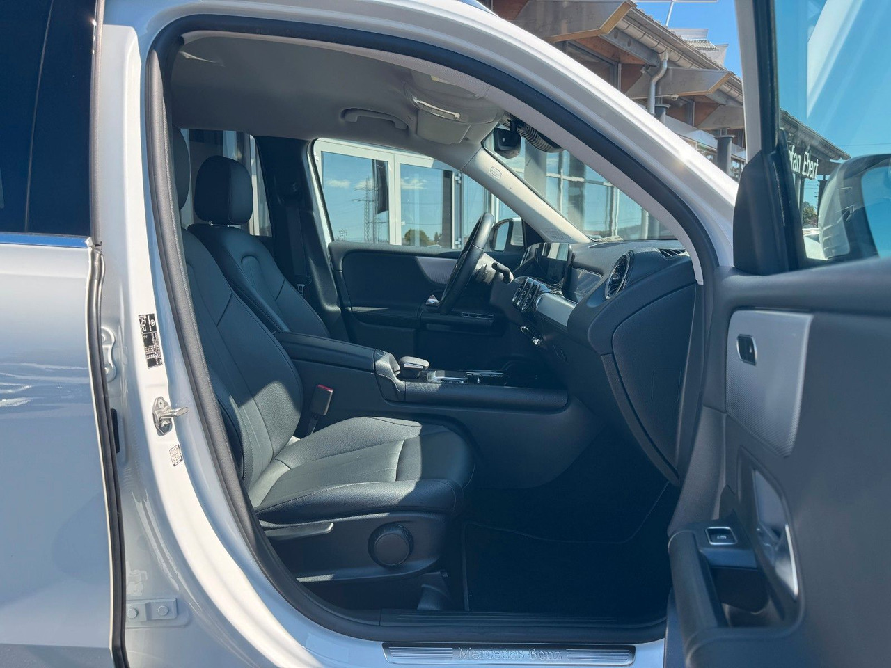 SUV Mercedes-Benz GLB 180 Style+Distronic+RKamera+Vollleder: slika SUV Mercedes-Benz GLB 180 Style+Distronic+RKamera+Vollleder